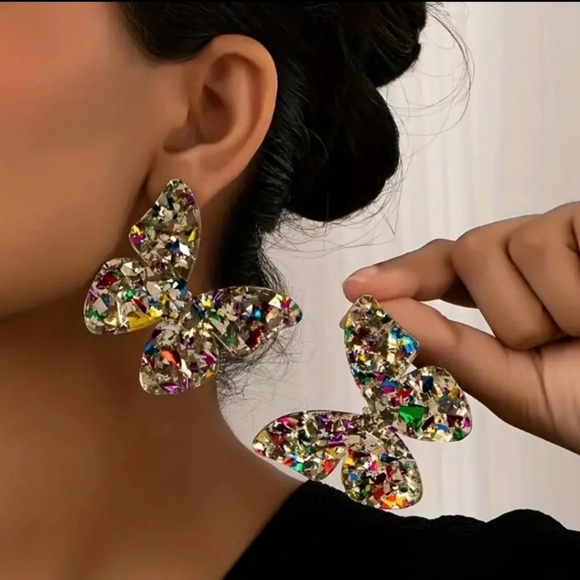NWT! Multicolored Sequined Butterfly Elegant Stud Earrings - Picture 4 of 5